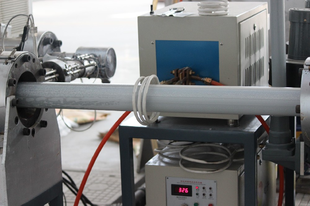 傳送至外管注塑區(qū)